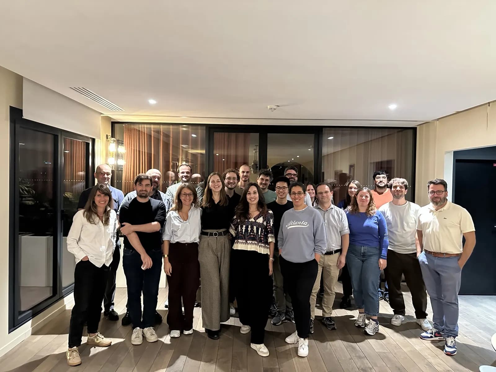 Une vingtaine de membres de l'Opservatoire réunis pour une photo de groupe après une session